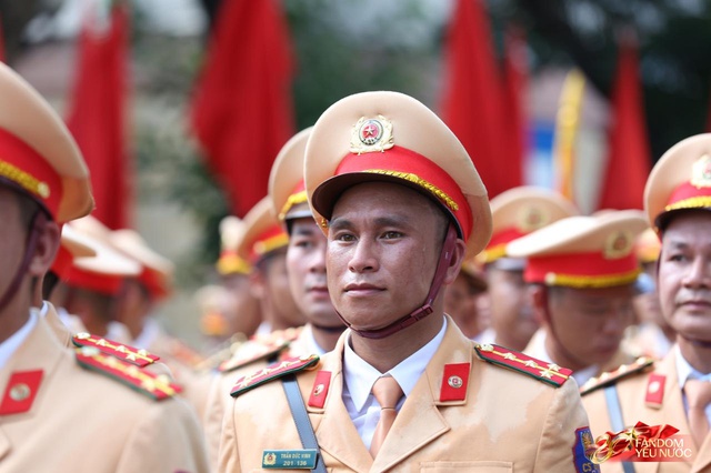 Tuyệt đối m&atilde;n nh&atilde;n trước những m&agrave;n tr&igrave;nh diễn của C&ocirc;ng an H&agrave; Nội, phố đi bộ b&ugrave;ng nổ tiếng reo h&ograve;- Ảnh 29.
