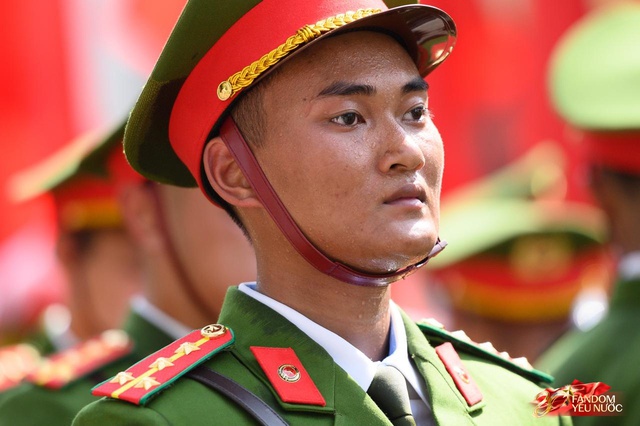 Tuyệt đối mãn nhãn trước những màn trình diễn của Công an Hà Nội, phố đi bộ bùng nổ tiếng reo hò- Ảnh 26.