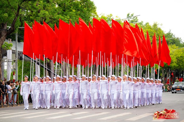 Tuyệt đối mãn nhãn trước những màn trình diễn của Công an Hà Nội, phố đi bộ bùng nổ tiếng reo hò- Ảnh 25.