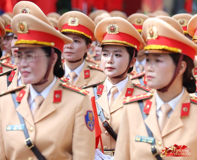 Tuyệt đối m&atilde;n nh&atilde;n trước những m&agrave;n tr&igrave;nh diễn của C&ocirc;ng an H&agrave; Nội, phố đi bộ b&ugrave;ng nổ tiếng reo h&ograve;- Ảnh 31.