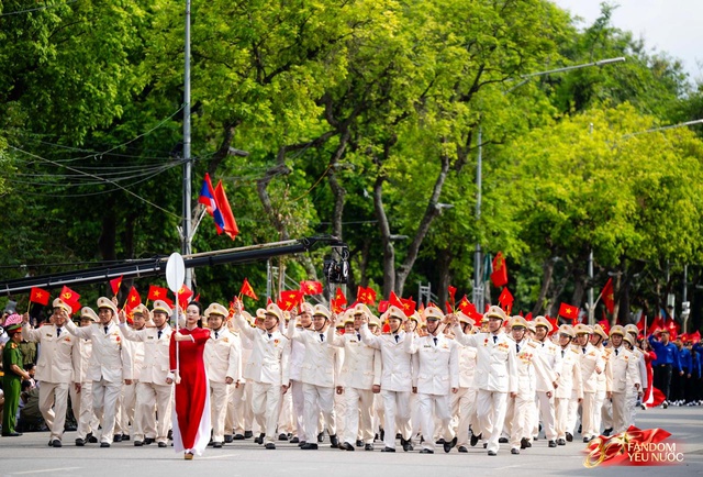 Tuyệt đối mãn nhãn trước những màn trình diễn của Công an Hà Nội, phố đi bộ bùng nổ tiếng reo hò- Ảnh 24.