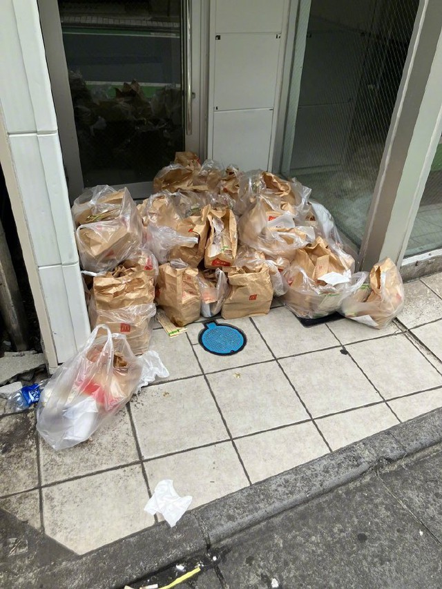 McDonald’s còn nóng hổi bị vứt thành "núi rác" tại Nhật, chuyện gì xảy ra?- Ảnh 2.