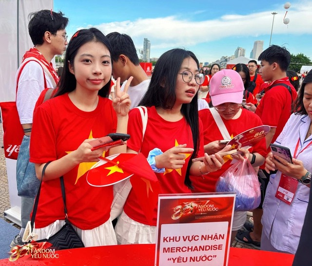 Trọn vẹn Concert Quốc Gia - Tổ Quốc Trong Tim: Cả SVĐ Mỹ Đ&igrave;nh vỡ o&agrave; với Như C&oacute; B&aacute;c Trong Ng&agrave;y Đại Thắng!- Ảnh 8.