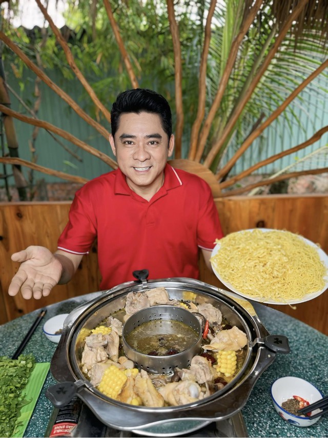 Giấu mặt cả tháng trời hậu đột quỵ, diễn viên Huỳnh Anh Tuấn lần đầu lộ diện khác lạ gây lo lắng- Ảnh 5.