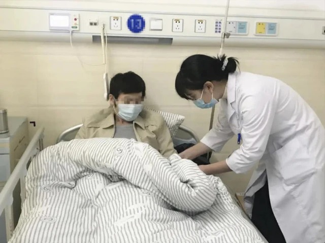 Người đàn ông ngậm ngùi cắt bỏ 1 cơ quan quan trọng dù KHÔNG đau, KHÔNG ngứa, bác sĩ: 90% khối u ở đó là ác tính!- Ảnh 1.