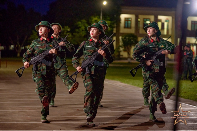 Tập 2 Sao Nhập Ngũ: Lan Ngọc lộ dấu hiệu bất ổn nghiêm trọng, Hoà Minzy bị chê thua Chi Pu- Ảnh 7.