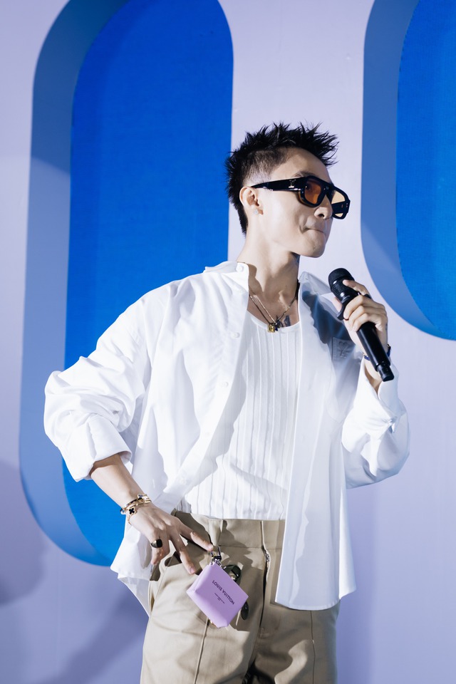 Sơn Tùng M-TP lộ diện giữa bão drama: Mặc sơ mi trắng đẹp trai như mối tình đầu!- Ảnh 5.