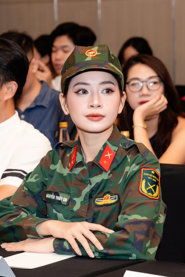 Thảm đỏ Sao Nhập Ngũ 2025: Hoà Minzy - Chi Pu - Kỳ Duyên đọ visual cực nét, 1 mỹ nhân lộ nhan sắc khác lạ- Ảnh 32.