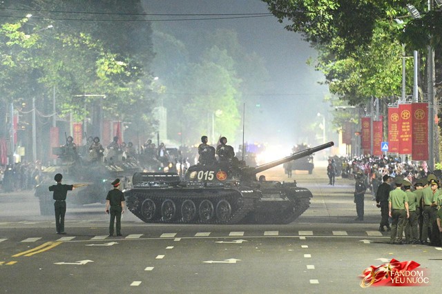 C&aacute;c chiến sĩ vẫy tay tạm biệt người d&acirc;n, kh&eacute;p lại đ&ecirc;m Tổng hợp luyện đầu ti&ecirc;n đ&aacute;ng nhớ- Ảnh 28.