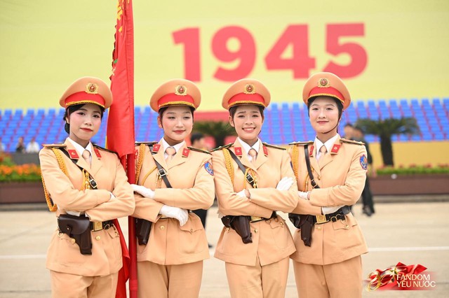 C&aacute;c chiến sĩ vẫy tay tạm biệt người d&acirc;n, kh&eacute;p lại đ&ecirc;m Tổng hợp luyện đầu ti&ecirc;n đ&aacute;ng nhớ- Ảnh 94.