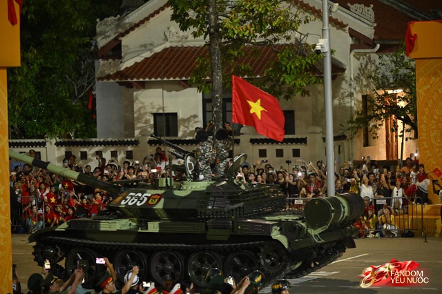 C&aacute;c chiến sĩ vẫy tay tạm biệt người d&acirc;n, kh&eacute;p lại đ&ecirc;m Tổng hợp luyện đầu ti&ecirc;n đ&aacute;ng nhớ- Ảnh 54.