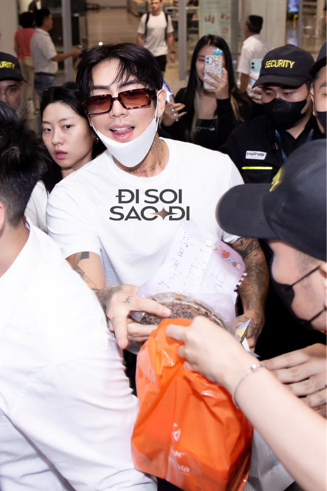 “Chồng quốc dân” DPR IAN khiến fan Việt mất ngủ, còn thả tim 1 cô nàng có visual xinh ngất ngây- Ảnh 1.
