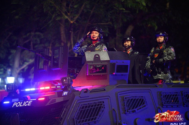 Kết th&uacute;c buổi tổng hợp luyện lần 2 đầy cảm x&uacute;c, người d&acirc;n đổ ra đường vẫy ch&agrave;o c&aacute;c chiến sĩ A80- Ảnh 76.