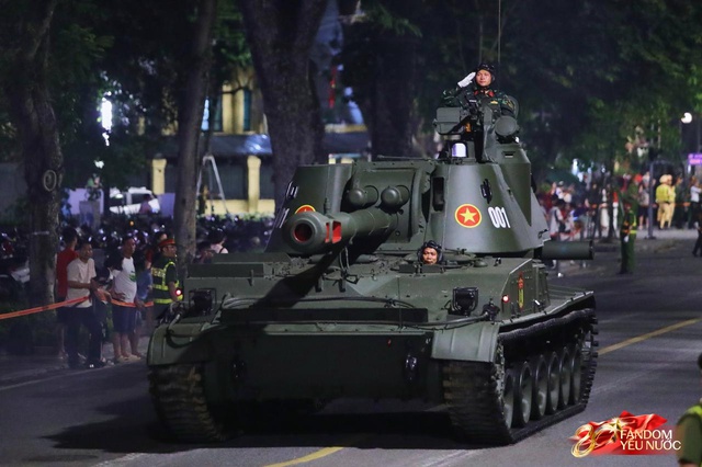 Kết th&uacute;c buổi tổng hợp luyện lần 2 đầy cảm x&uacute;c, người d&acirc;n đổ ra đường vẫy ch&agrave;o c&aacute;c chiến sĩ A80- Ảnh 66.