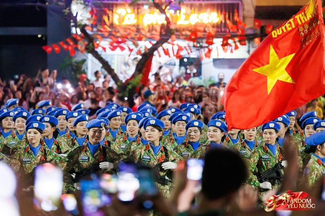 Kết th&uacute;c buổi tổng hợp luyện lần 2 đầy cảm x&uacute;c, người d&acirc;n đổ ra đường vẫy ch&agrave;o c&aacute;c chiến sĩ A80- Ảnh 43.