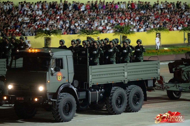 Kết th&uacute;c buổi tổng hợp luyện lần 2 đầy cảm x&uacute;c, người d&acirc;n đổ ra đường vẫy ch&agrave;o c&aacute;c chiến sĩ A80- Ảnh 118.