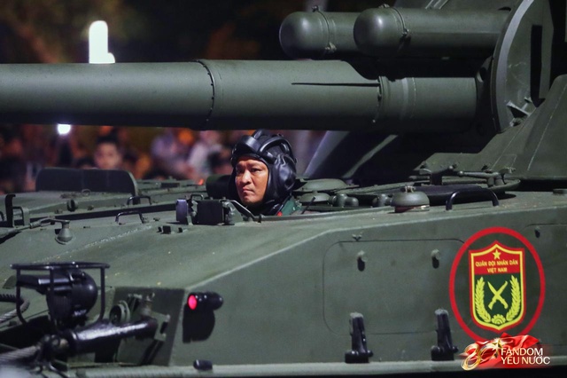 Kết th&uacute;c buổi tổng hợp luyện lần 2 đầy cảm x&uacute;c, người d&acirc;n đổ ra đường vẫy ch&agrave;o c&aacute;c chiến sĩ A80- Ảnh 57.