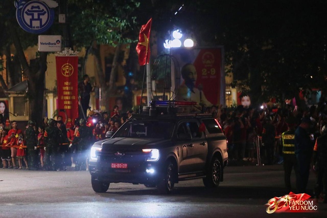 Kết th&uacute;c buổi tổng hợp luyện lần 2 đầy cảm x&uacute;c, người d&acirc;n đổ ra đường vẫy ch&agrave;o c&aacute;c chiến sĩ A80- Ảnh 56.