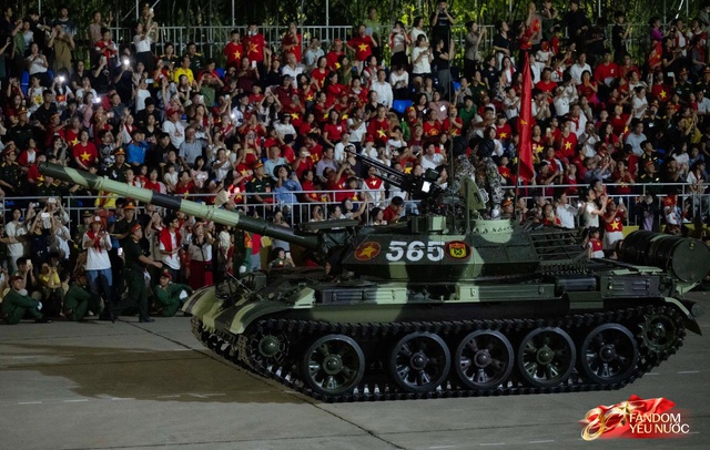 Kết th&uacute;c buổi tổng hợp luyện lần 2 đầy cảm x&uacute;c, người d&acirc;n đổ ra đường vẫy ch&agrave;o c&aacute;c chiến sĩ A80- Ảnh 121.