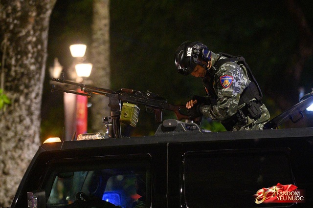 Kết th&uacute;c buổi tổng hợp luyện lần 2 đầy cảm x&uacute;c, người d&acirc;n đổ ra đường vẫy ch&agrave;o c&aacute;c chiến sĩ A80- Ảnh 74.