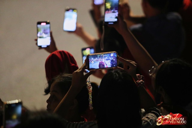 Kết th&uacute;c buổi tổng hợp luyện lần 2 đầy cảm x&uacute;c, người d&acirc;n đổ ra đường vẫy ch&agrave;o c&aacute;c chiến sĩ A80- Ảnh 72.