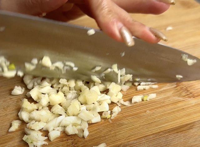 Mách chị em 3 thực phẩm CỰC RẺ, CỰC QUEN nhưng ăn vào khiến ung thư vú tránh xa vì "sợ hãi"- Ảnh 2. Mách chị em 3 thực phẩm CỰC RẺ, CỰC QUEN nhưng ăn vào khiến ung thư vú tránh xa vì "sợ hãi"- Ảnh 2.