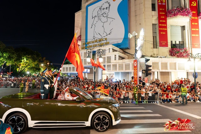 Kết th&uacute;c buổi tổng hợp luyện lần 2 đầy cảm x&uacute;c, người d&acirc;n đổ ra đường vẫy ch&agrave;o c&aacute;c chiến sĩ A80- Ảnh 16.