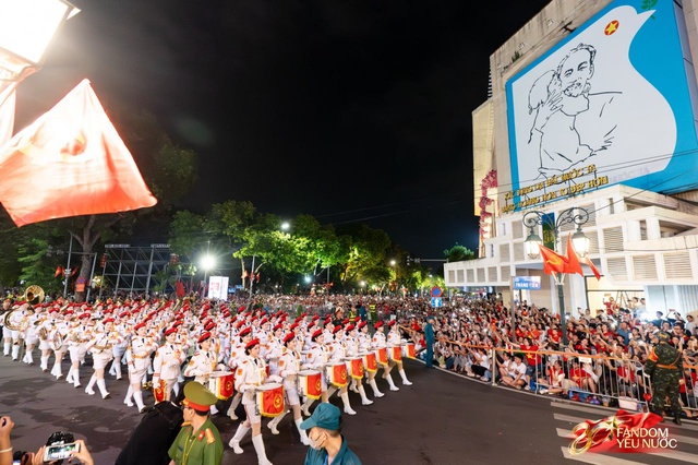 Kết th&uacute;c buổi tổng hợp luyện lần 2 đầy cảm x&uacute;c, người d&acirc;n đổ ra đường vẫy ch&agrave;o c&aacute;c chiến sĩ A80- Ảnh 26.