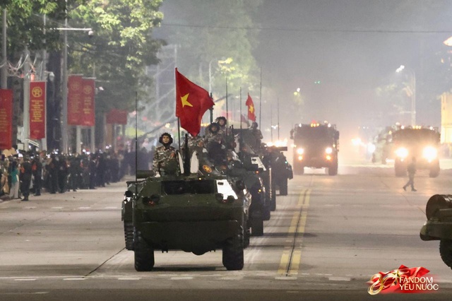 C&aacute;c khối diễu binh đi qua từng tuyến đường trong tiếng h&ograve; reo của người d&acirc;n: Tự h&agrave;o qu&aacute; Tổ quốc ơi!- Ảnh 52.