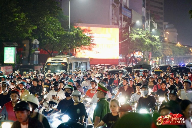 C&aacute;c khối diễu binh đi qua từng tuyến đường trong tiếng h&ograve; reo của người d&acirc;n: Tự h&agrave;o qu&aacute; Tổ quốc ơi!- Ảnh 8.