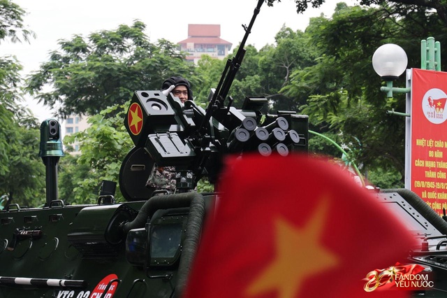 C&aacute;c khối diễu binh đi qua từng tuyến đường trong tiếng h&ograve; reo của người d&acirc;n: Tự h&agrave;o qu&aacute; Tổ quốc ơi!- Ảnh 74.