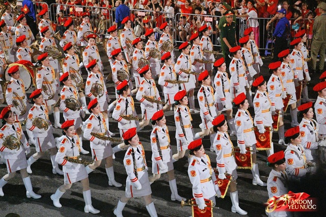 C&aacute;c khối diễu binh đi qua từng tuyến đường trong tiếng h&ograve; reo của người d&acirc;n: Tự h&agrave;o qu&aacute; Tổ quốc ơi!- Ảnh 29.