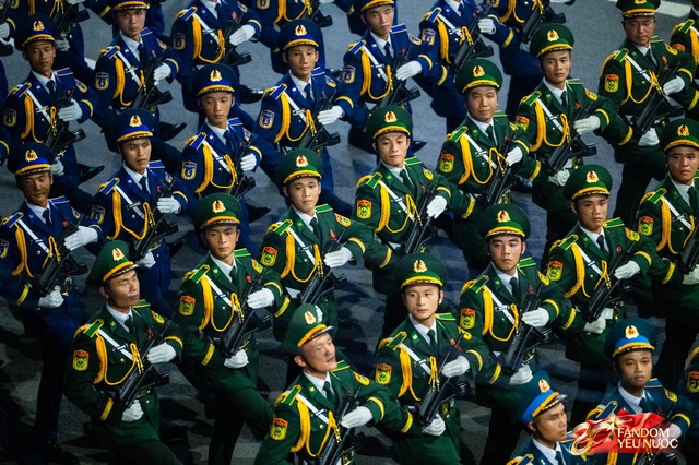 C&aacute;c khối diễu binh đi qua từng tuyến đường trong tiếng h&ograve; reo của người d&acirc;n: Tự h&agrave;o qu&aacute; Tổ quốc ơi!- Ảnh 39.