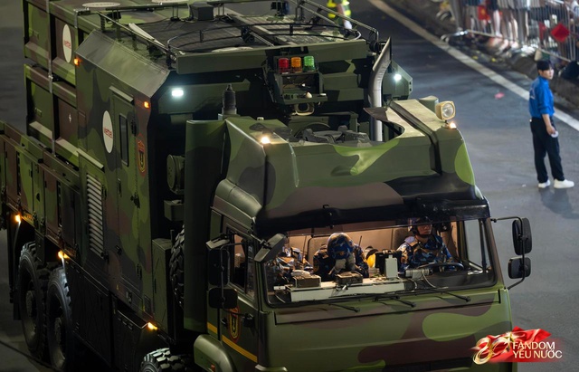 C&aacute;c khối diễu binh đi qua từng tuyến đường trong tiếng h&ograve; reo của người d&acirc;n: Tự h&agrave;o qu&aacute; Tổ quốc ơi!- Ảnh 3.