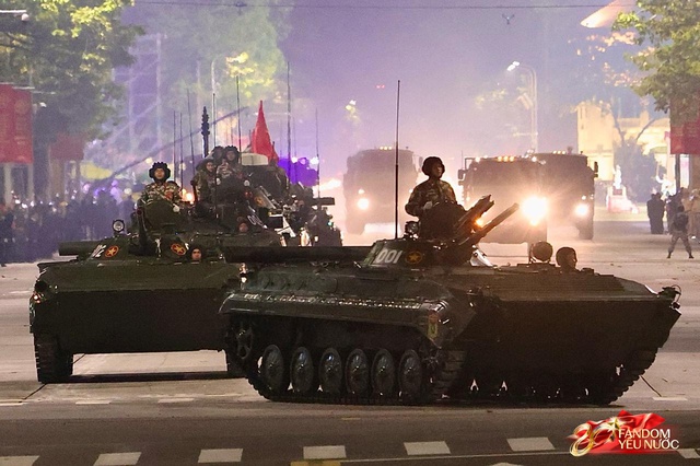 C&aacute;c khối diễu binh đi qua từng tuyến đường trong tiếng h&ograve; reo của người d&acirc;n: Tự h&agrave;o qu&aacute; Tổ quốc ơi!- Ảnh 53.