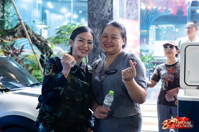 C&aacute;c khối diễu binh đi qua từng tuyến đường trong tiếng h&ograve; reo của người d&acirc;n: Tự h&agrave;o qu&aacute; Tổ quốc ơi!- Ảnh 5.