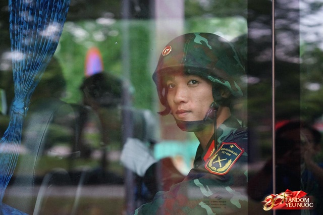 Trời đẹp, hết giờ làm việc, “khối yêu nước” đã sẵn sàng trên phố cho buổi sơ duyệt tối nay!- Ảnh 43.