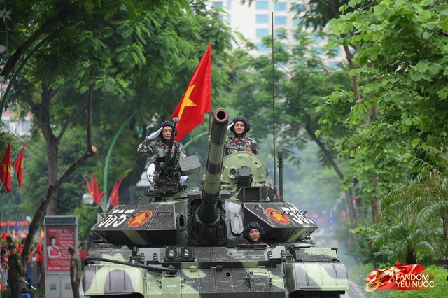 C&aacute;c khối diễu binh đi qua từng tuyến đường trong tiếng h&ograve; reo của người d&acirc;n: Tự h&agrave;o qu&aacute; Tổ quốc ơi!- Ảnh 80.