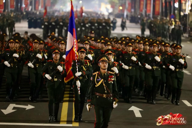 C&aacute;c khối diễu binh đi qua từng tuyến đường trong tiếng h&ograve; reo của người d&acirc;n: Tự h&agrave;o qu&aacute; Tổ quốc ơi!- Ảnh 61.