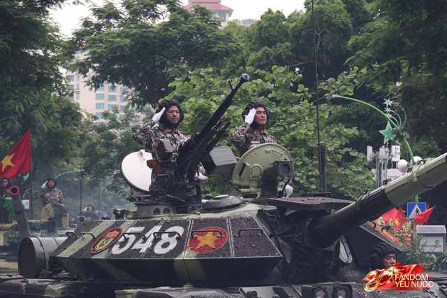 C&aacute;c khối diễu binh đi qua từng tuyến đường trong tiếng h&ograve; reo của người d&acirc;n: Tự h&agrave;o qu&aacute; Tổ quốc ơi!- Ảnh 70.