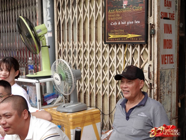 Trời đẹp, hết giờ làm việc, “khối yêu nước” đã sẵn sàng trên phố cho buổi sơ duyệt tối nay!- Ảnh 39.