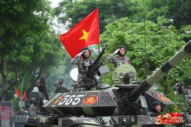 C&aacute;c khối diễu binh đi qua từng tuyến đường trong tiếng h&ograve; reo của người d&acirc;n: Tự h&agrave;o qu&aacute; Tổ quốc ơi!- Ảnh 69.
