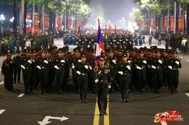 C&aacute;c khối diễu binh đi qua từng tuyến đường trong tiếng h&ograve; reo của người d&acirc;n: Tự h&agrave;o qu&aacute; Tổ quốc ơi!- Ảnh 59.
