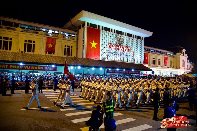 C&aacute;c khối diễu binh đi qua từng tuyến đường trong tiếng h&ograve; reo của người d&acirc;n: Tự h&agrave;o qu&aacute; Tổ quốc ơi!- Ảnh 19.