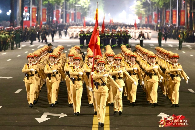 C&aacute;c khối diễu binh đi qua từng tuyến đường trong tiếng h&ograve; reo của người d&acirc;n: Tự h&agrave;o qu&aacute; Tổ quốc ơi!- Ảnh 57.