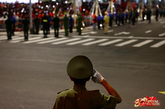C&aacute;c khối diễu binh đi qua từng tuyến đường trong tiếng h&ograve; reo của người d&acirc;n: Tự h&agrave;o qu&aacute; Tổ quốc ơi!- Ảnh 65.