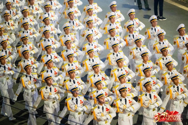 C&aacute;c khối diễu binh đi qua từng tuyến đường trong tiếng h&ograve; reo của người d&acirc;n: Tự h&agrave;o qu&aacute; Tổ quốc ơi!- Ảnh 41.