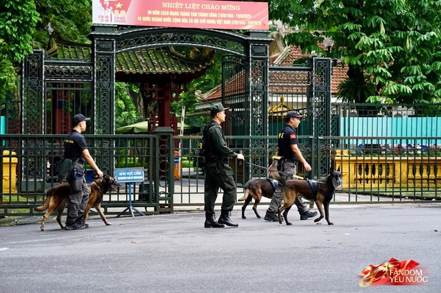 Trời đẹp, hết giờ làm việc, “khối yêu nước” đã sẵn sàng trên phố cho buổi sơ duyệt tối nay!- Ảnh 33.