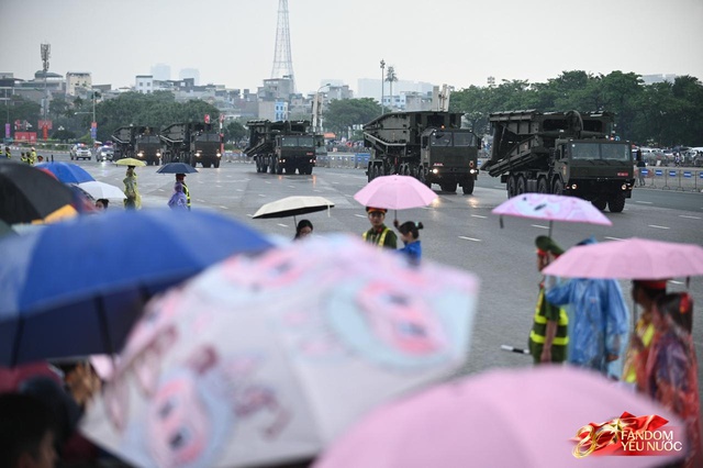 Trời đẹp, hết giờ làm việc, “khối yêu nước” đã sẵn sàng trên phố cho buổi sơ duyệt tối nay!- Ảnh 19.