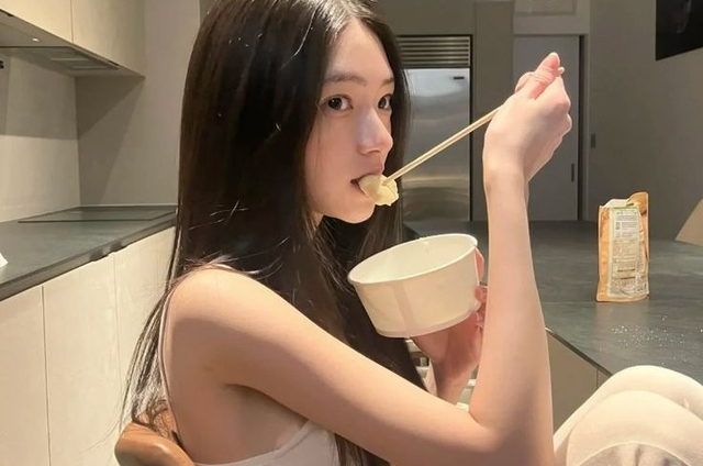 7 thói quen khi ngủ thường thấy ở người trẻ lâu, sống thọ: Nghe là muốn học theo ngay!- Ảnh 3.